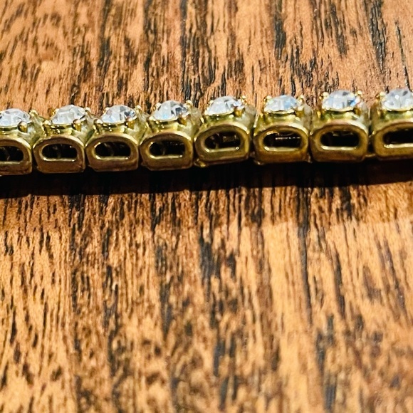 Classic Vintage AVON tennis bracelet. - Picture 12 of 12